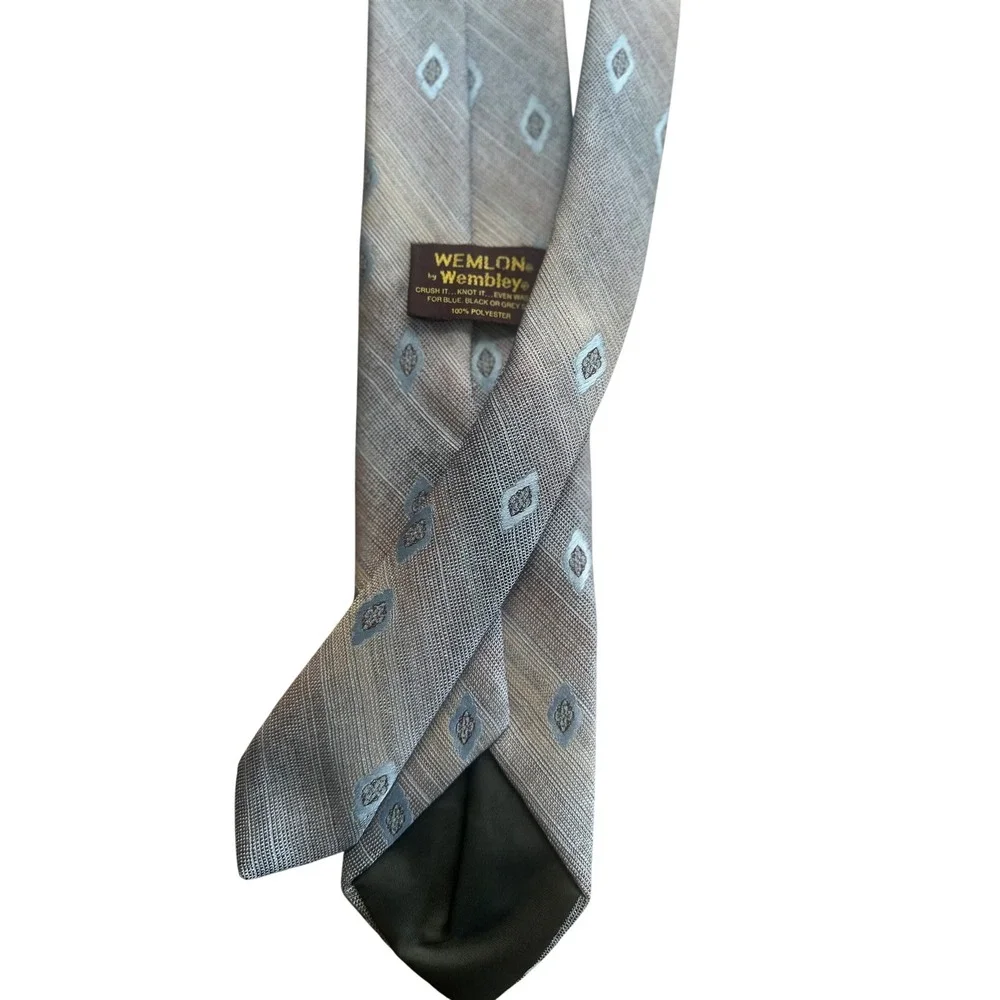 Vintage Wembley Wemlon Grey Blue Diamond Medallion‎ Textured Polyester Necktie